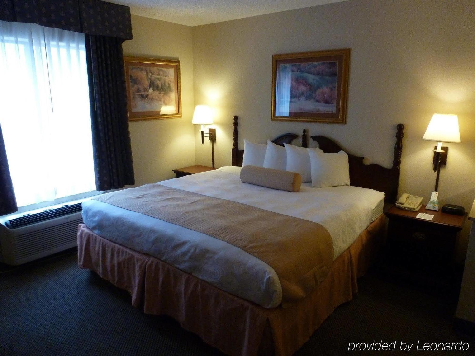 Holiday Inn Express & Suites Evansville North By Ihg Warrenton Quarto foto